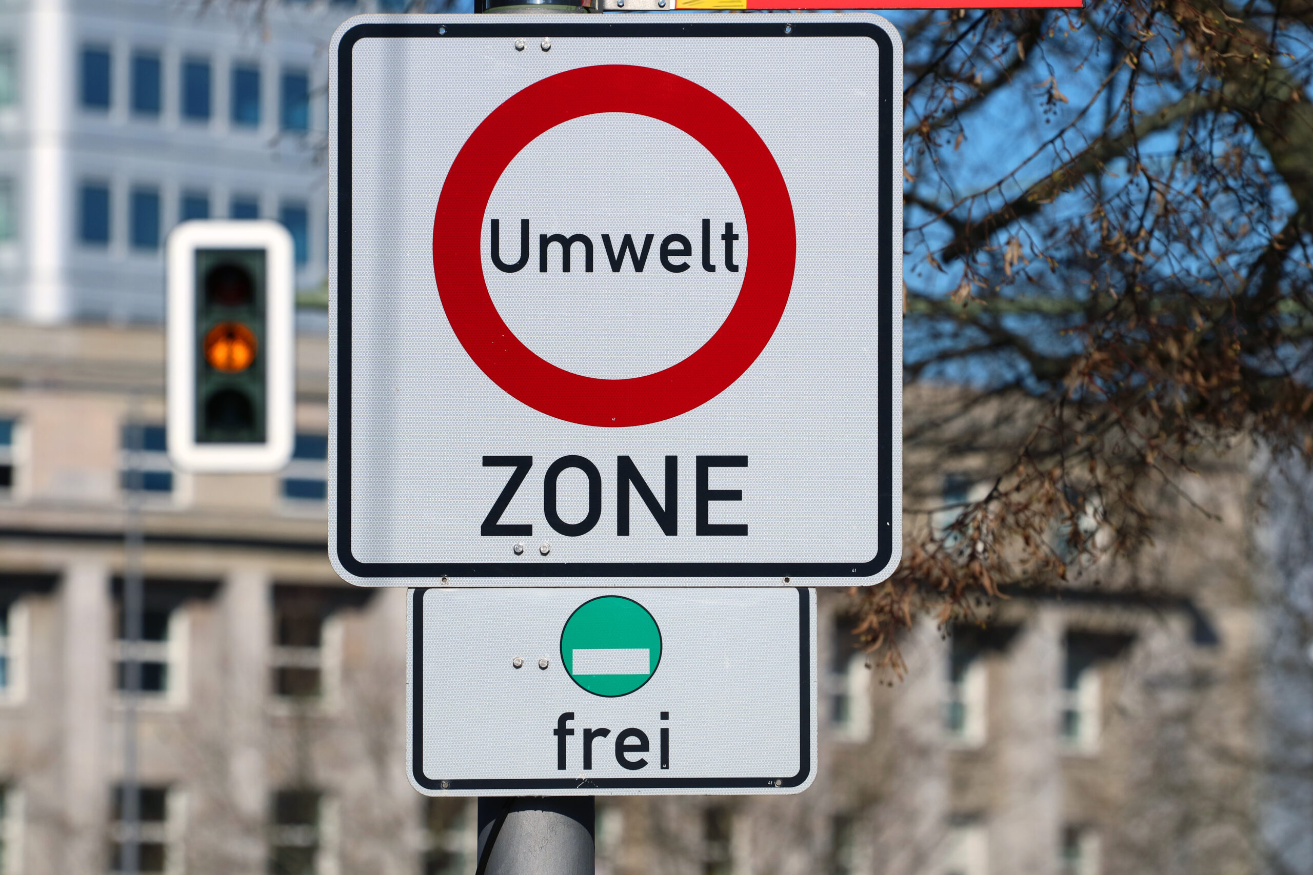 Traffic sign for a low-emission zone (Umweltzone) in Germany, indicating restricted vehicle entry for non-compliant vehicles.